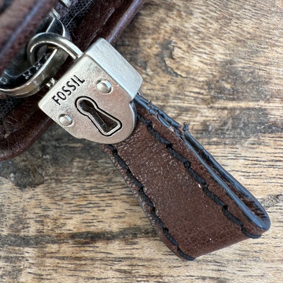 Brown embossed leather Fossil wallet - Picture 4 of 9